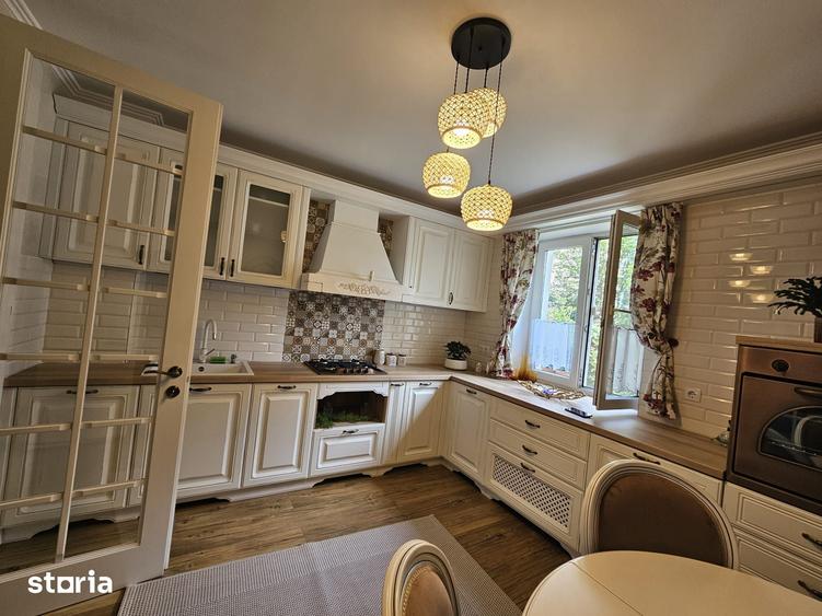 Apartament cu 3 camere decomandat în Central