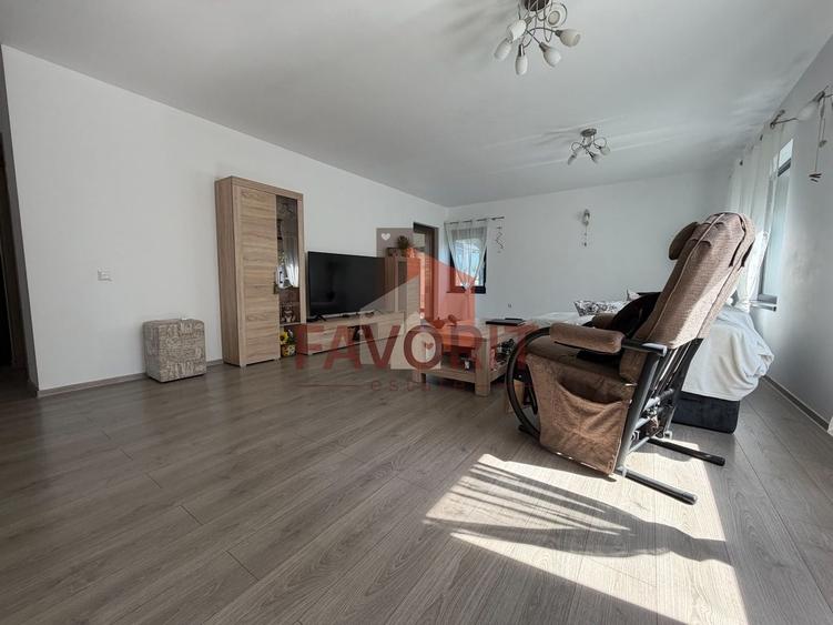 Casă individuală cu 4 camere cu Piscina în Săcălaz