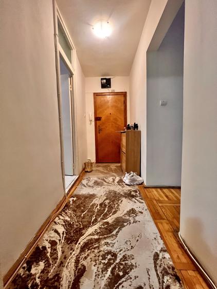 Apartament cu 3 camere decomandat, mobilat în Girocului