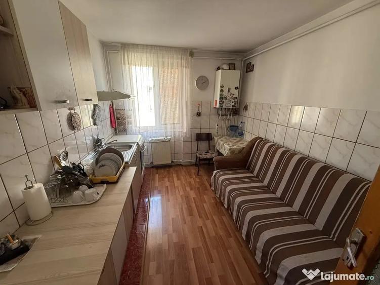 Apartament cu 2 camere decomandat în Calea Romanului