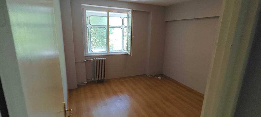Apartament cu 3 camere decomandat în Tineretului