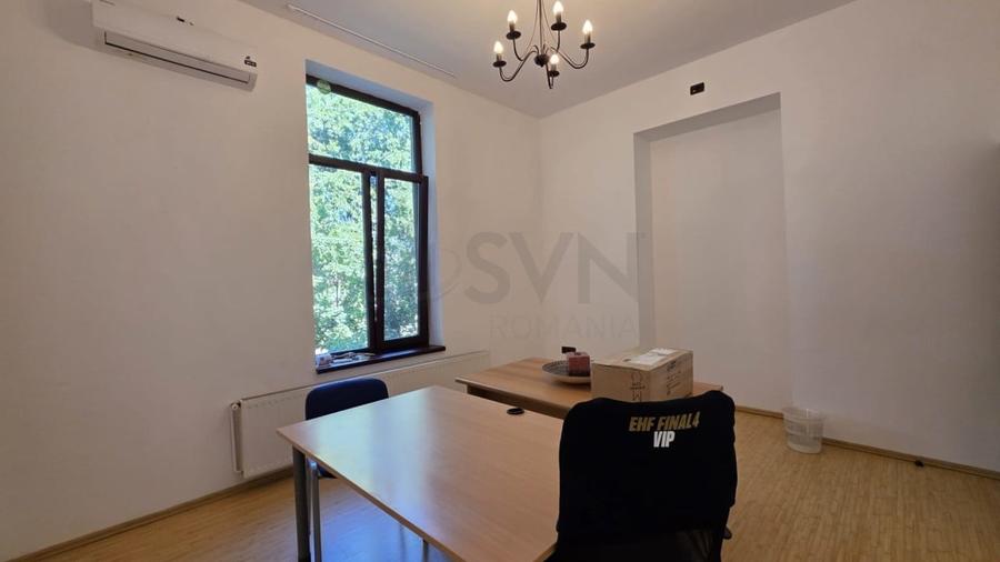 Apartament cu 3 camere semidecomandat, mobilat în Calea Victoriei