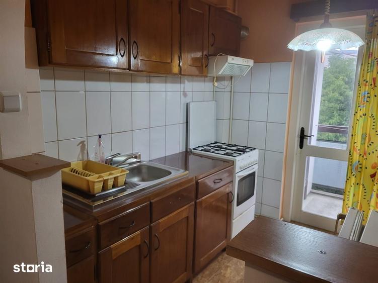 Apartament cu 2 camere semidecomandat în Cristian