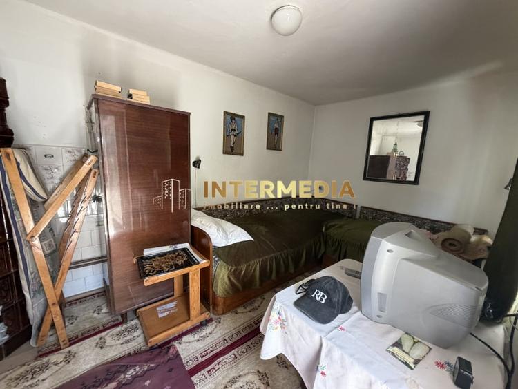 Casă individuală cu 6 camere cu Canalizare în Central
