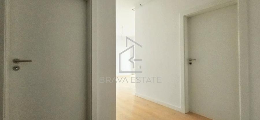Apartament cu 3 camere semidecomandat în Florești