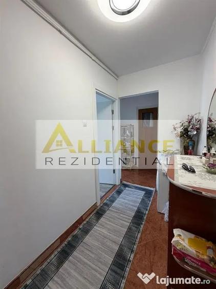 Apartament cu 4 camere decomandat în Titan