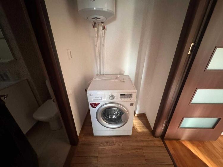 Apartament cu 2 camere semidecomandat în Craiovița Nouă