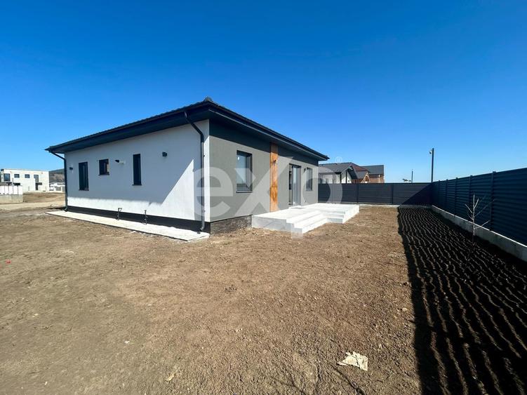 Casă individuală cu 4 camere cu Canalizare în Sânpetru
