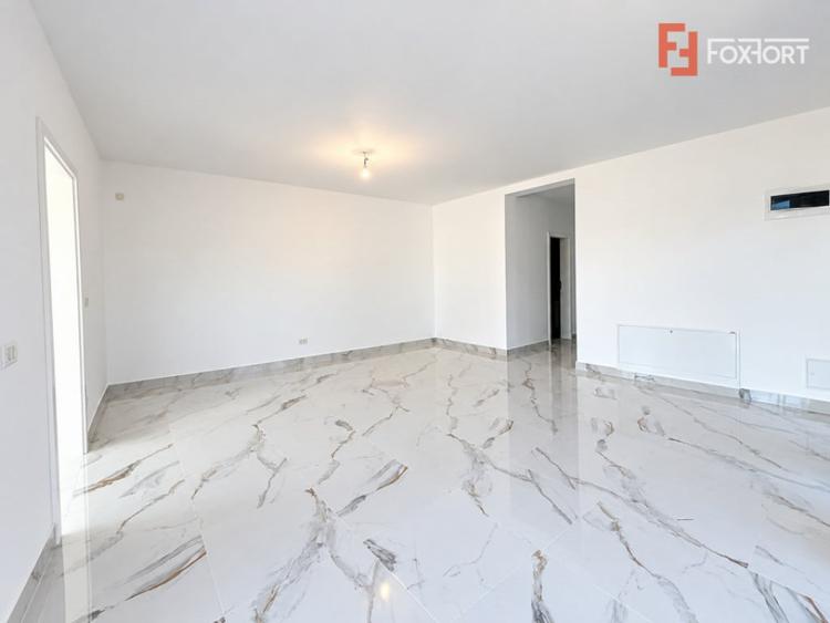 Casă cu 4 camere cu Teren 900 Mp în Sânandrei