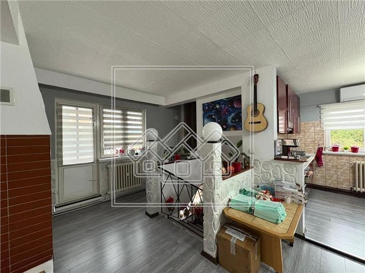 Apartament cu 4 camere decomandat în Lazaret