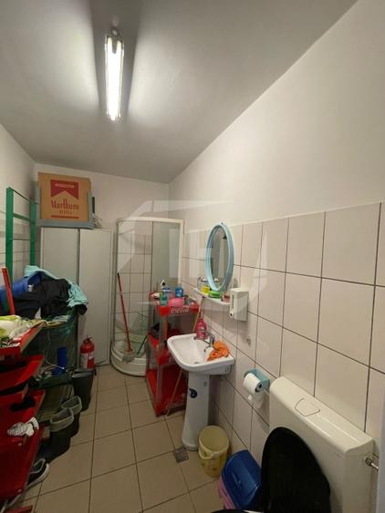 Spațiu comercial, de 128 mp, în Florești