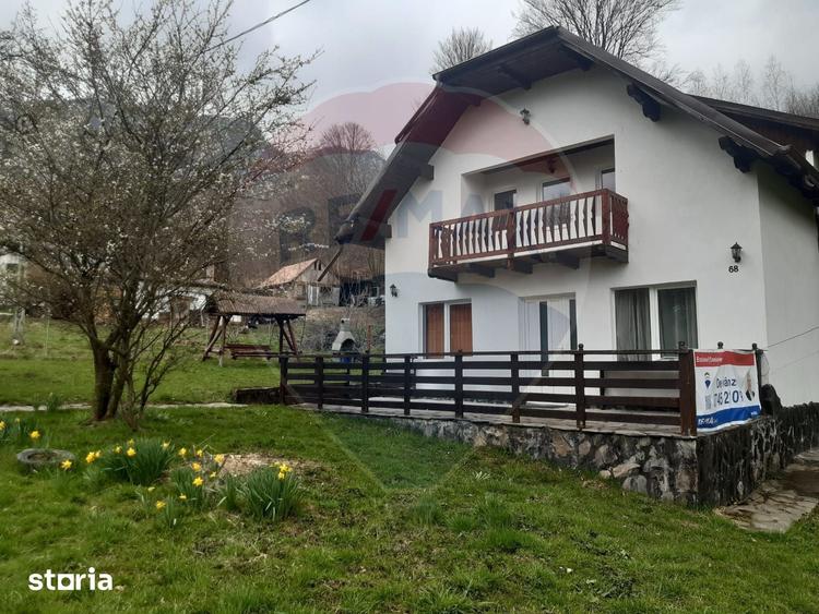 Casă cu 7 camere cu Teren 3580 Mp în Tohănița