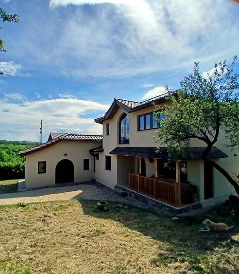 Casă cu 3 camere în Tăuții de Sus