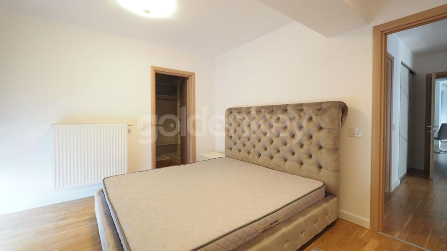 Apartament cu 4 camere decomandat în Băneasa