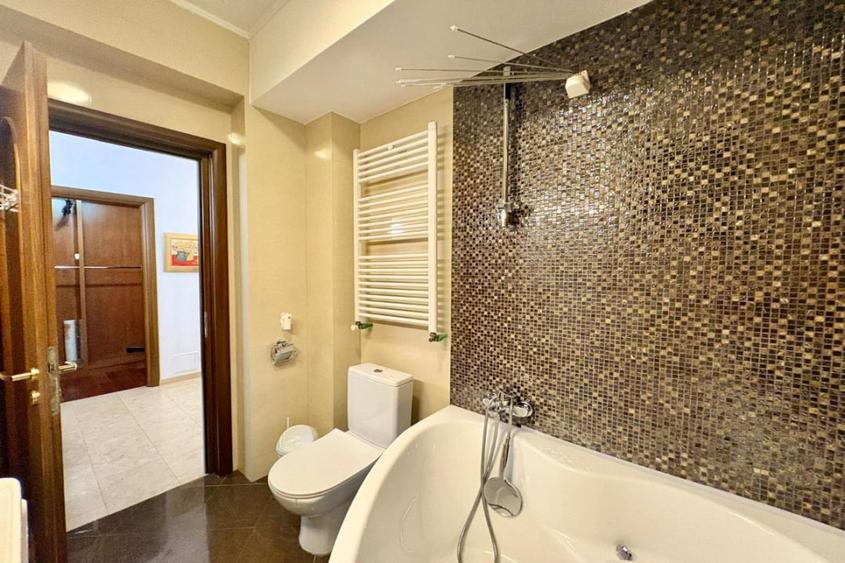 Apartament cu 3 camere semidecomandat, mobilat în Bucureștii Noi