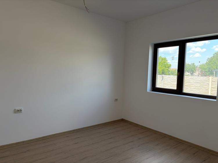 Duplex cu 4 camere cu Canalizare în Moșnița Veche
