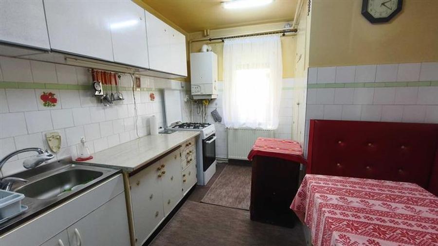 Apartament cu 3 camere decomandat, mobilat în Răcădău