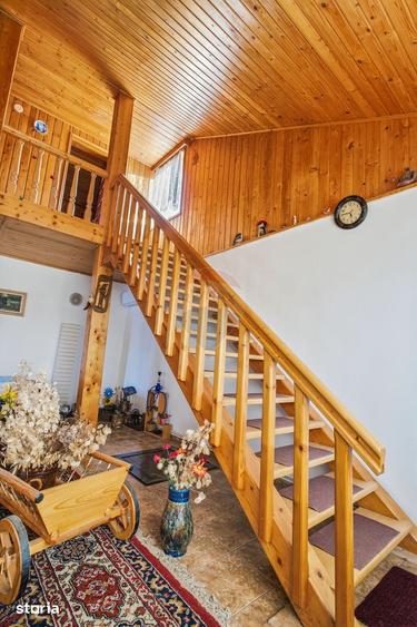Casă cu 4 camere cu Teren 1068 Mp în Bârnova