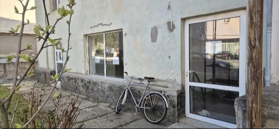Spațiu comercial, de 300 mp, în Roșia Montană