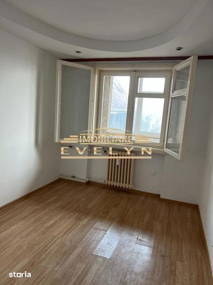 Casă cu 3 camere decomandat cu Teren 460 Mp în Central