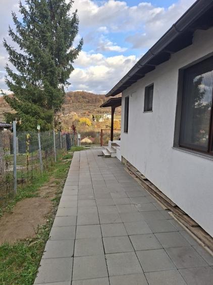 Casă individuală cu 3 camere cu Canalizare în Exterior Sud