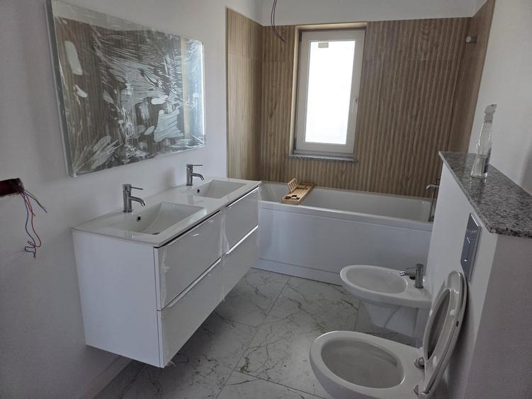 Casă individuală cu 4 camere cu Teren 500 Mp în Central
