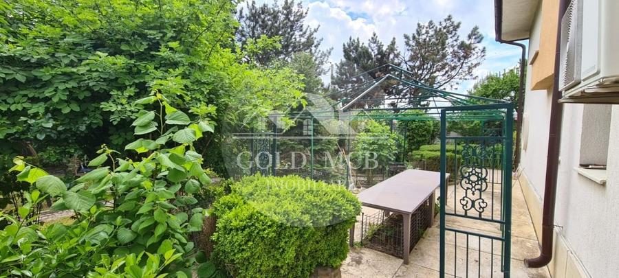 Casă individuală cu 7 camere cu Piscina în Săftica