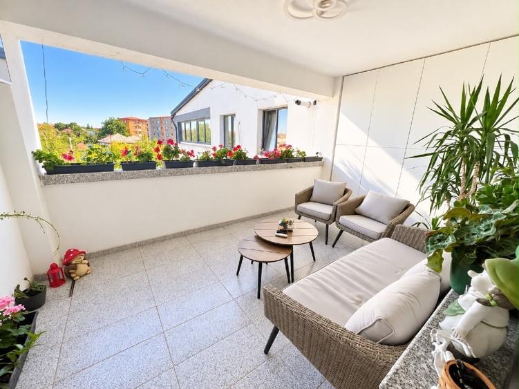 Apartament cu 3 camere decomandat, mobilat în Brazda lui Novac