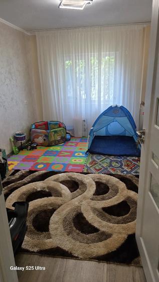 Apartament cu 3 camere decomandat în Horia