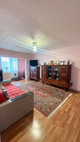 Apartament cu 4 camere decomandat în Central