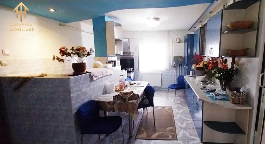 Apartament cu 4 camere decomandat în Central