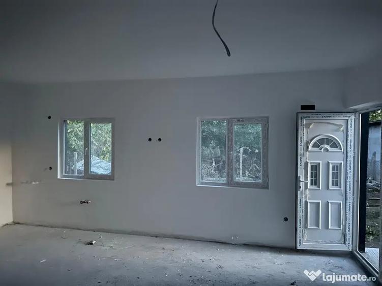 Casă cu 3 camere cu Teren 250 Mp în Lumina
