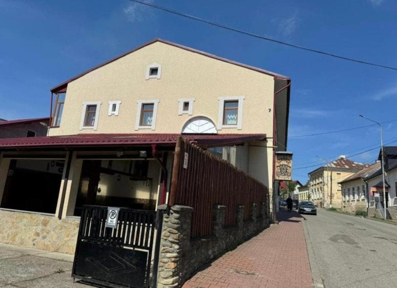 Spațiu comercial, de 1,300 mp, în Siret