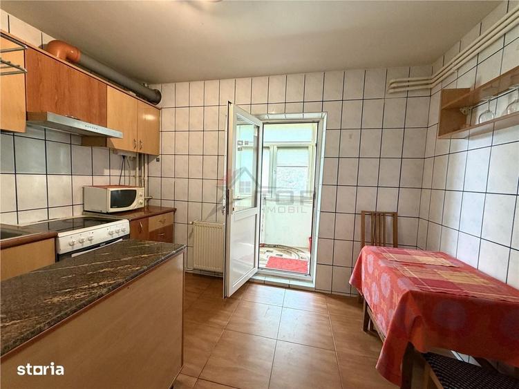 Apartament cu 3 camere decomandat în Nicolina