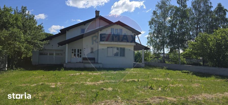Casă cu 3 camere cu Teren 878 Mp în Central