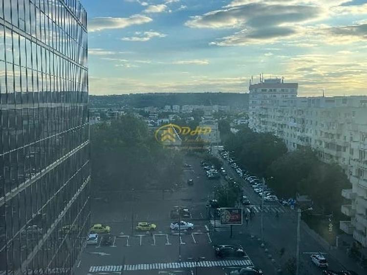 Apartament cu 2 camere decomandat în Hala Centrală