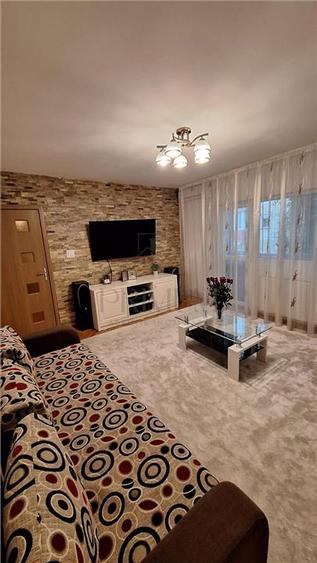 Apartament cu 4 camere decomandat, mobilat în Complex Studențesc
