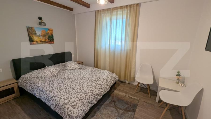 Casă individuală cu 9 camere cu Canalizare în Cetate