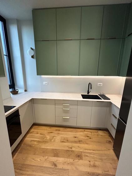 Apartament cu 4 camere decomandat în Cotroceni