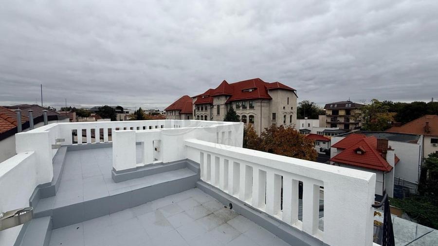 Casă individuală cu 10 camere cu Teren 200 Mp în Kiseleff