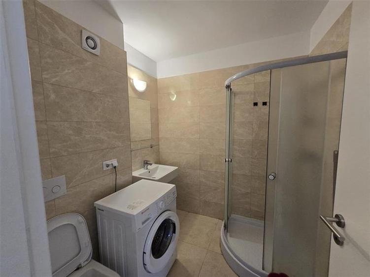 Apartament cu 2 camere decomandat, mobilat în Tractorul
