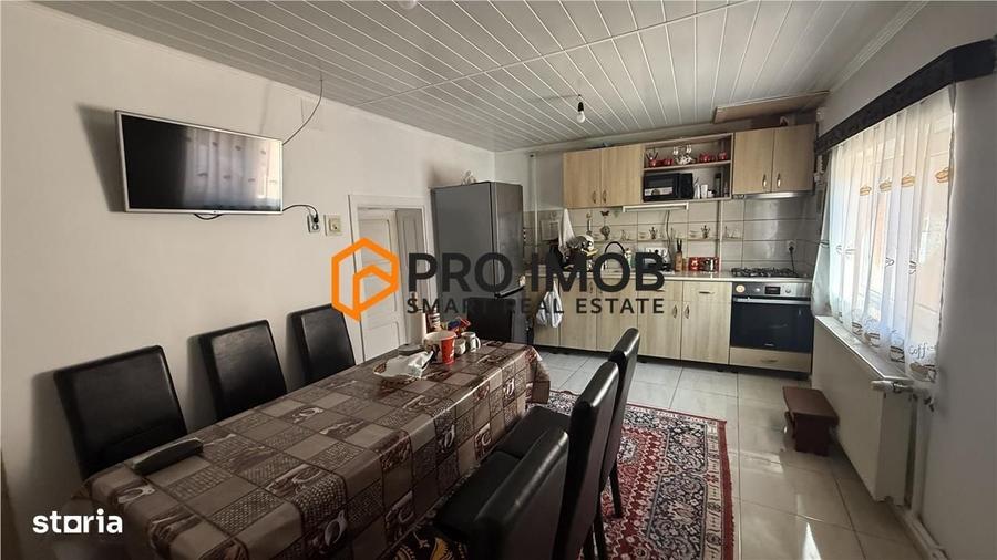 Casă cu 4 camere decomandat în Căpățânești