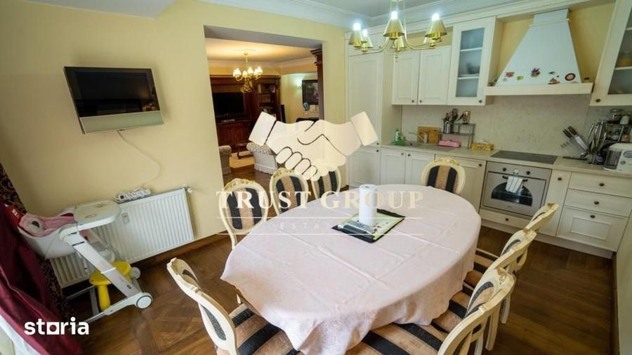 Apartament cu 4 camere decomandat în Clăbucet