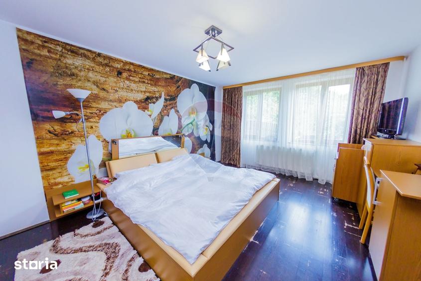 Casă cu 5 camere cu Teren 1108 Mp în Săsar