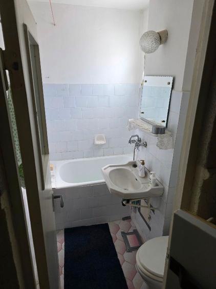 Apartament cu 3 camere semidecomandat în Micro 40