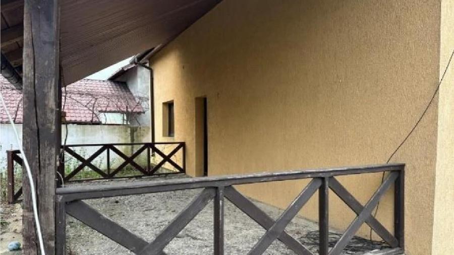 Casă individuală cu 4 camere cu Teren 400 Mp în Letea Veche