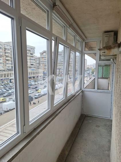 Apartament cu 3 camere decomandat, mobilat în Centru Civic