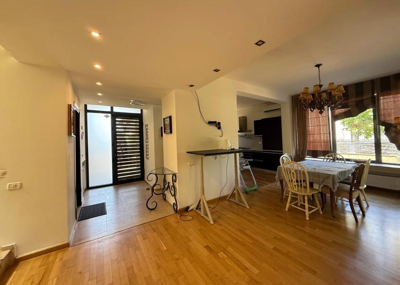 Duplex cu 4 camere cu Garaj în Pantelimon