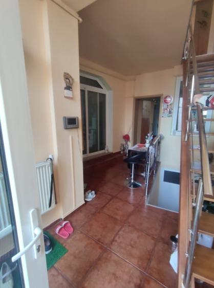 Casă cu 6 camere cu Teren 220 Mp în Griviței