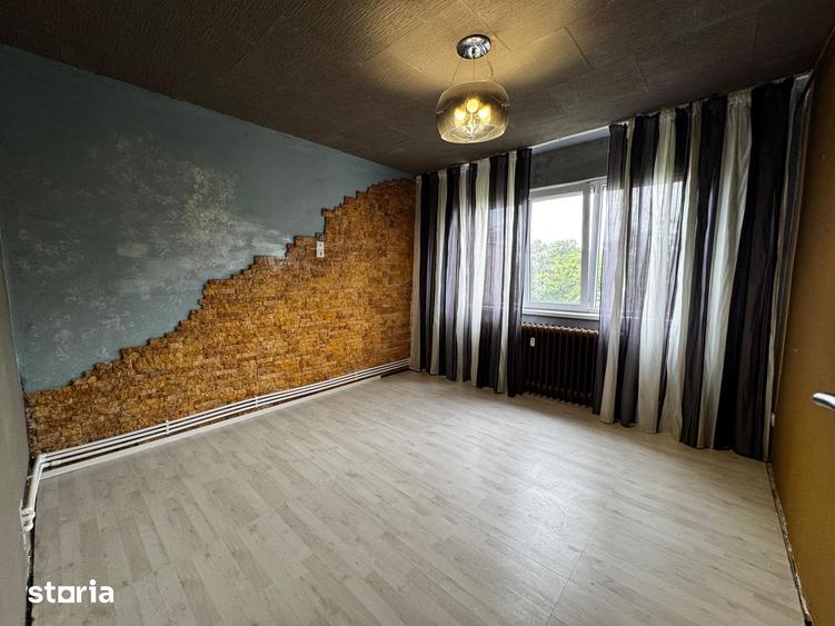 Apartament cu 3 camere semidecomandat în Tătărași